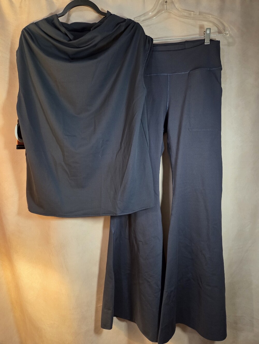 Yoga Democracy 2 Piece Set Bells And Mock Tank XL New With Tags